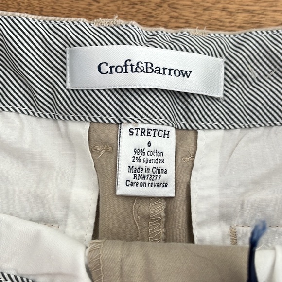 NWOT Croft & Barrow
Excellent Condition
Size 6
Color Tan
Capri 
#545 - Picture 6 of 7